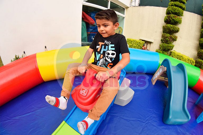 Resbaladilla con Carrito — renta de inflables en CDMX