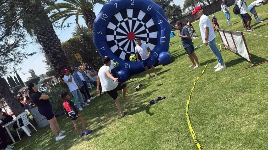 Diversión para todas las edades en el lugar que prefieras: salón de eventos, parque o el jardín de tu casa, con inflables que reúnen a chicos y grandes.