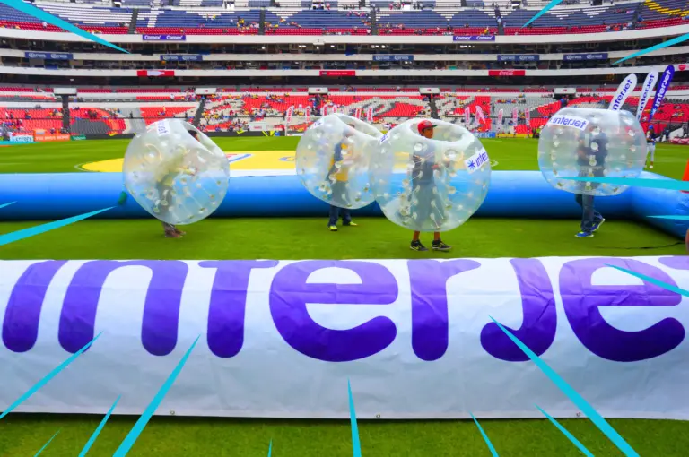 Cancha con Bumper Balls — renta de inflables en CDMX