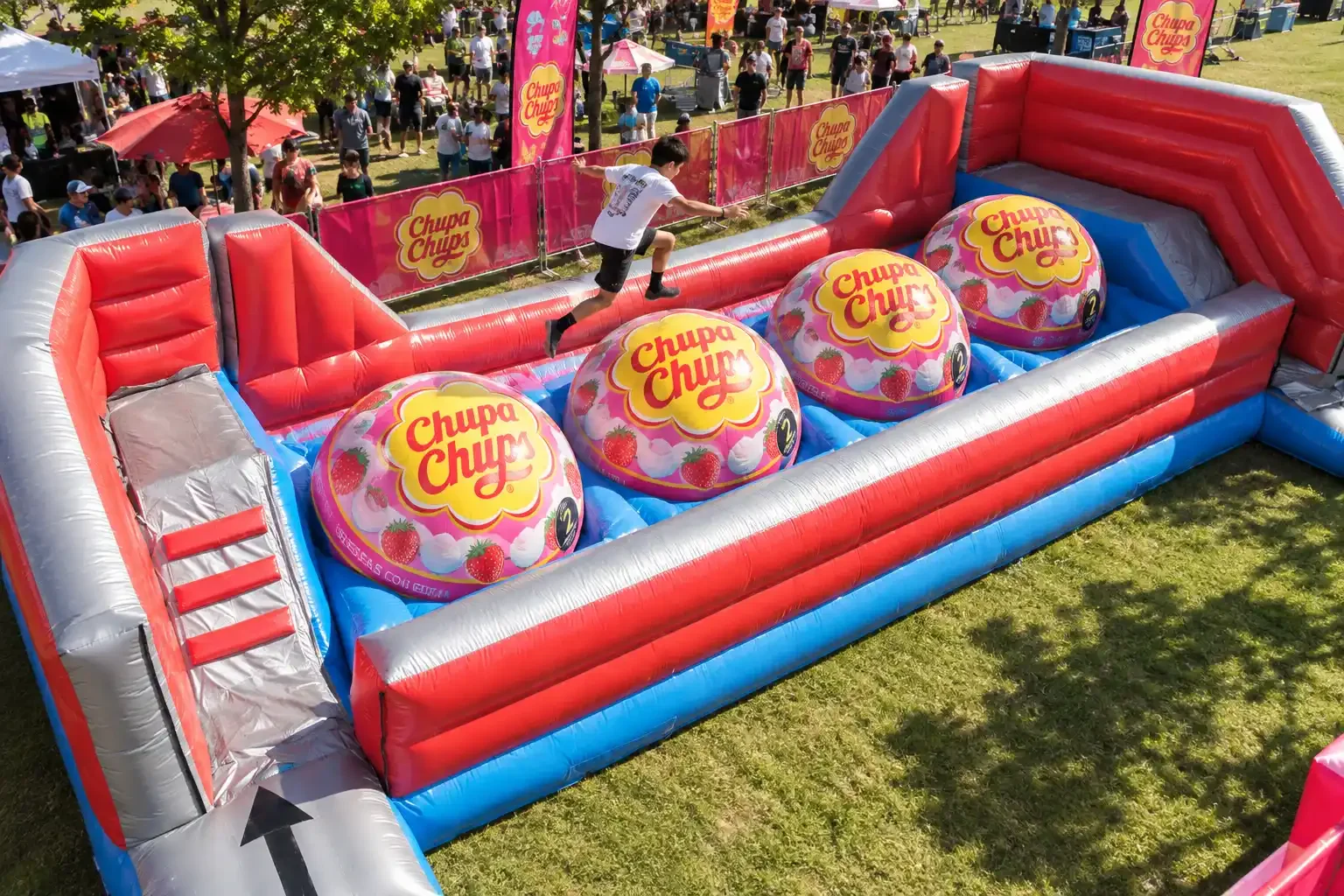 Activación Chupa Chups: pista de pelotas gigantes brandeadas