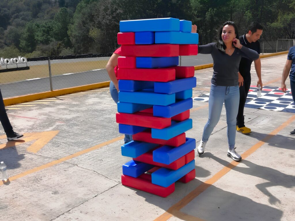 Jenga Gigante — renta de inflables en CDMX (foto 2)